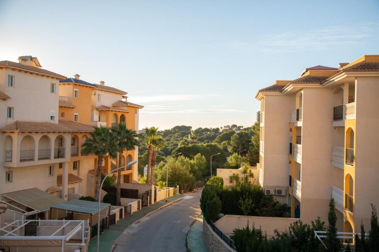 Open View Pinetree Penthouse Apartment Campoamor Luaran gambar